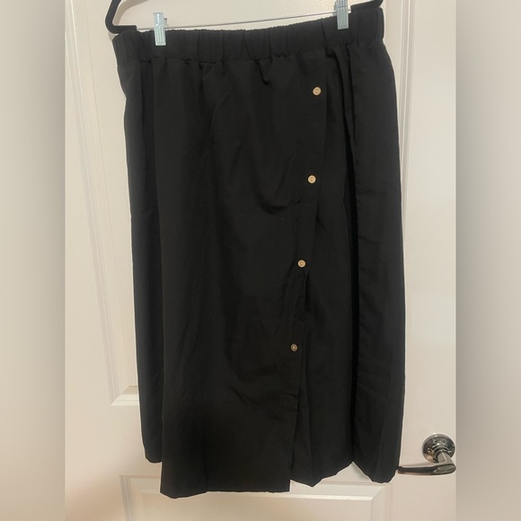 2/$15❗️NWOT SHEIN Cute wrap front skort. - Picture 2 of 7